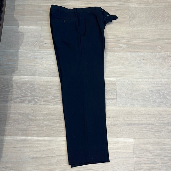 Hugo Boss Wool Suit (rarely worn) - Picture 13 of 14